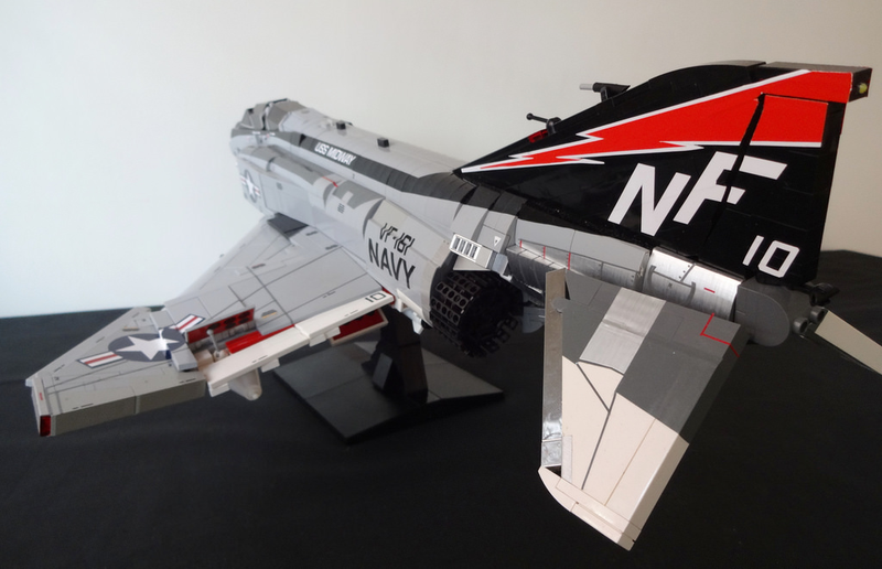 Illustration for article titled This awesome F-4 Phantom is one of the best Lego jets I've ever seen